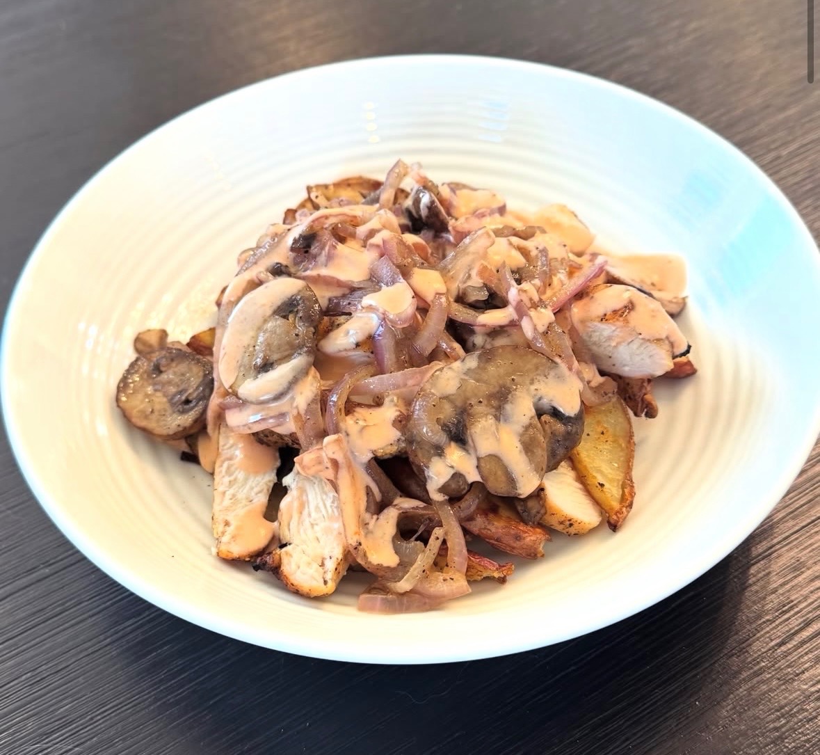 Oven Baked Roasted Fries topped with Grilled Chicken & Sautéed Onions & Mushrooms and finished with a house-made Buffalo Ranch Sauce.